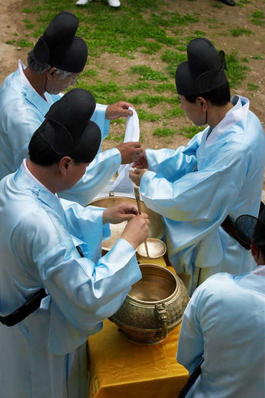 신을 맞아들임